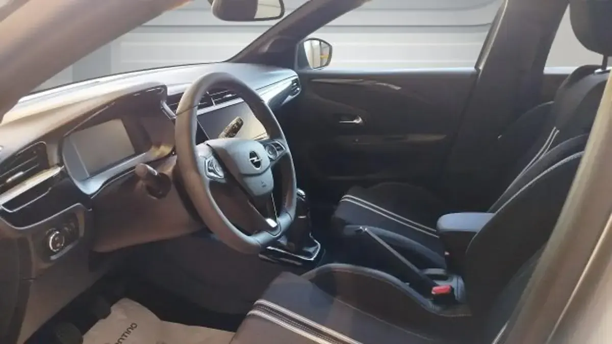 Nuova Opel Corsa 100 CV (73 kW) 2025 Argento Utilitaria