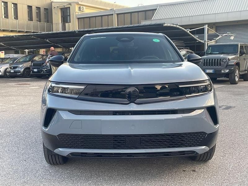 Grigio Nuova 2025 Opel Mokka-e SUV | 23.900 € (Buon prezzo) - Immagine 1/4