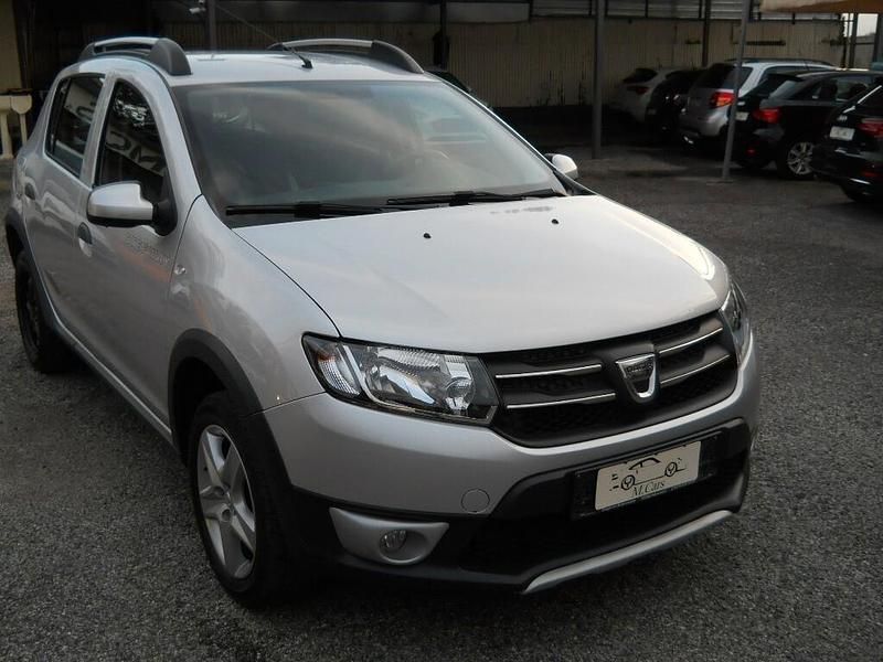 Usata Dacia Sandero Stepway 90 CV (66 kW) 2016 Argento Berlina