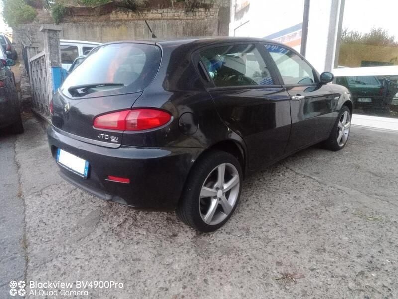 Nero Usata 2005 Alfa Romeo 147 Progression Due volumi | 3500 € (Cara) - Immagine 1/4