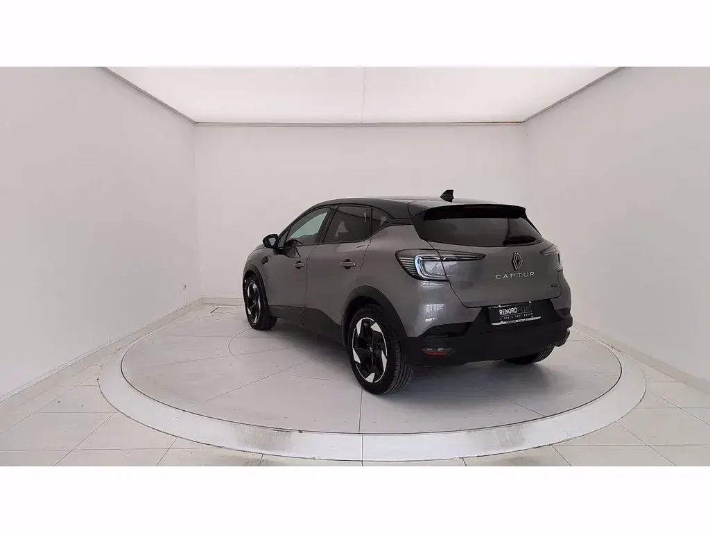 Usata Renault Captur Techno 143 CV (105 kW) 2024 Grigio SUV