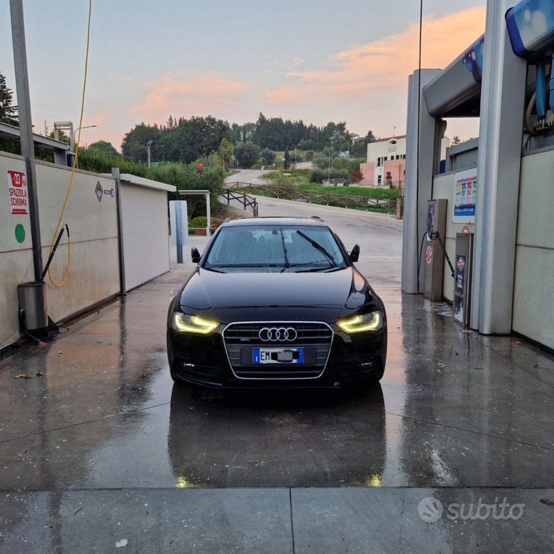 Nero Usata 2012 Audi A4 Station wagon | 9000 € (Buon prezzo) - Immagine 1/4