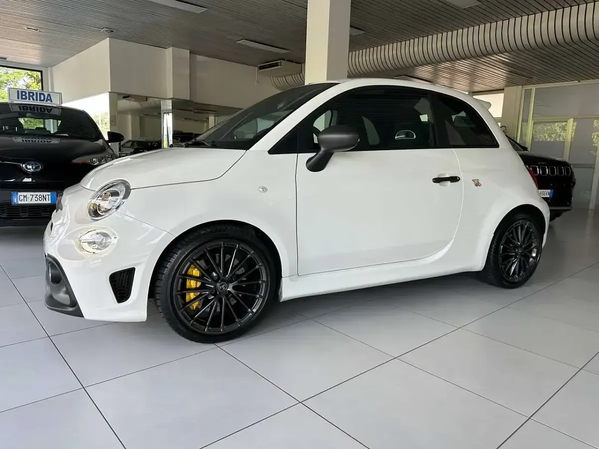 Usata Abarth 695 179 CV (131 kW) 2024 Bianco gara Utilitaria