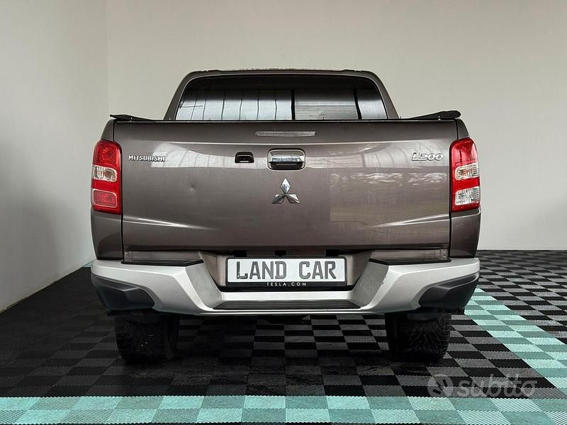 Usata Mitsubishi L200 Intense 181 CV (133 kW) 2017 Marrone Pick-up