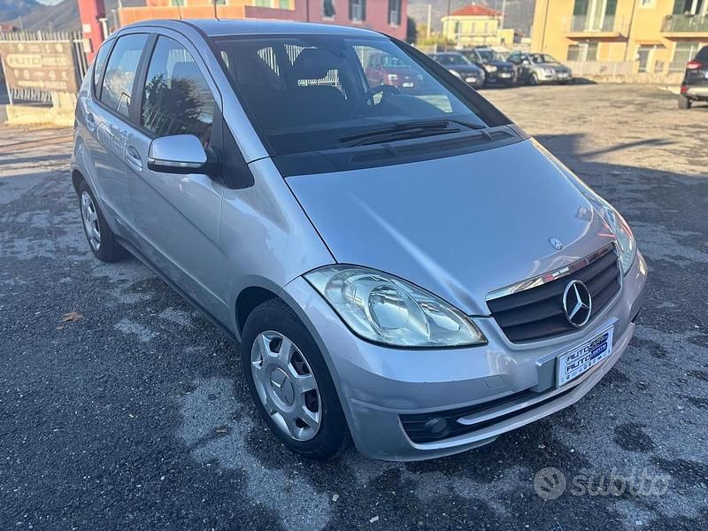 Grigio Usata 2010 Mercedes A180 Avantgarde Tre volumi | 5500 € (Molto cara) - Immagine 1/4