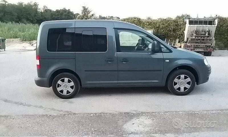 Usata VW Caddy Life 109 CV (80 kW) 2009 Grigio Monovolume