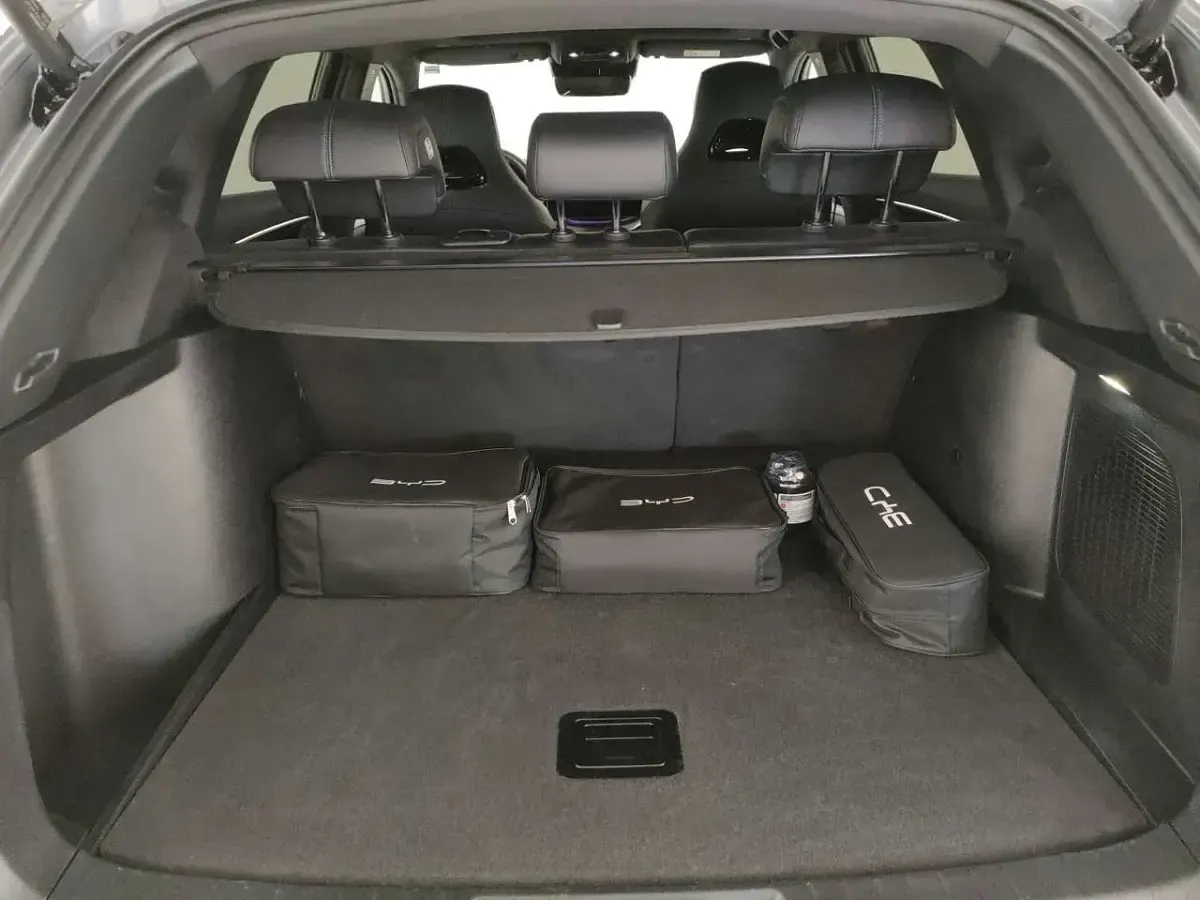 Usata BYD Seal U Boost 98 CV (72 kW) 2025 Grigio metall. SUV