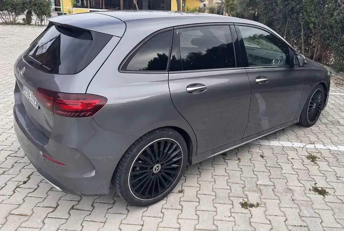 Gebraucht Mercedes B200 Advanced Plus 150 PS (110 kW) 2024 Grau Van / Kleinbus