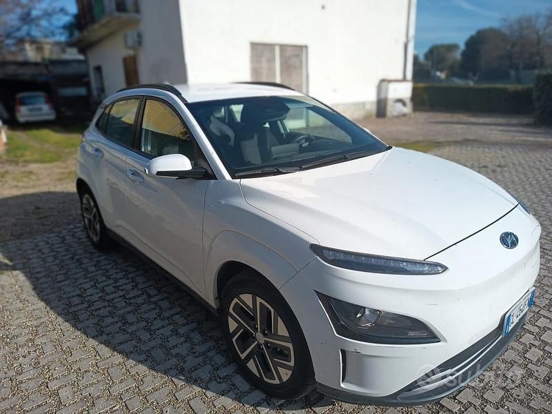 Usata Hyundai Kona XPrime 100 kW (136 CV) 2022 Bianco SUV