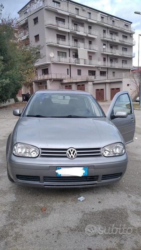 Grigio Usata 2003 VW Golf IV Tre volumi | 1600 € (Buon prezzo) - Immagine 1/2
