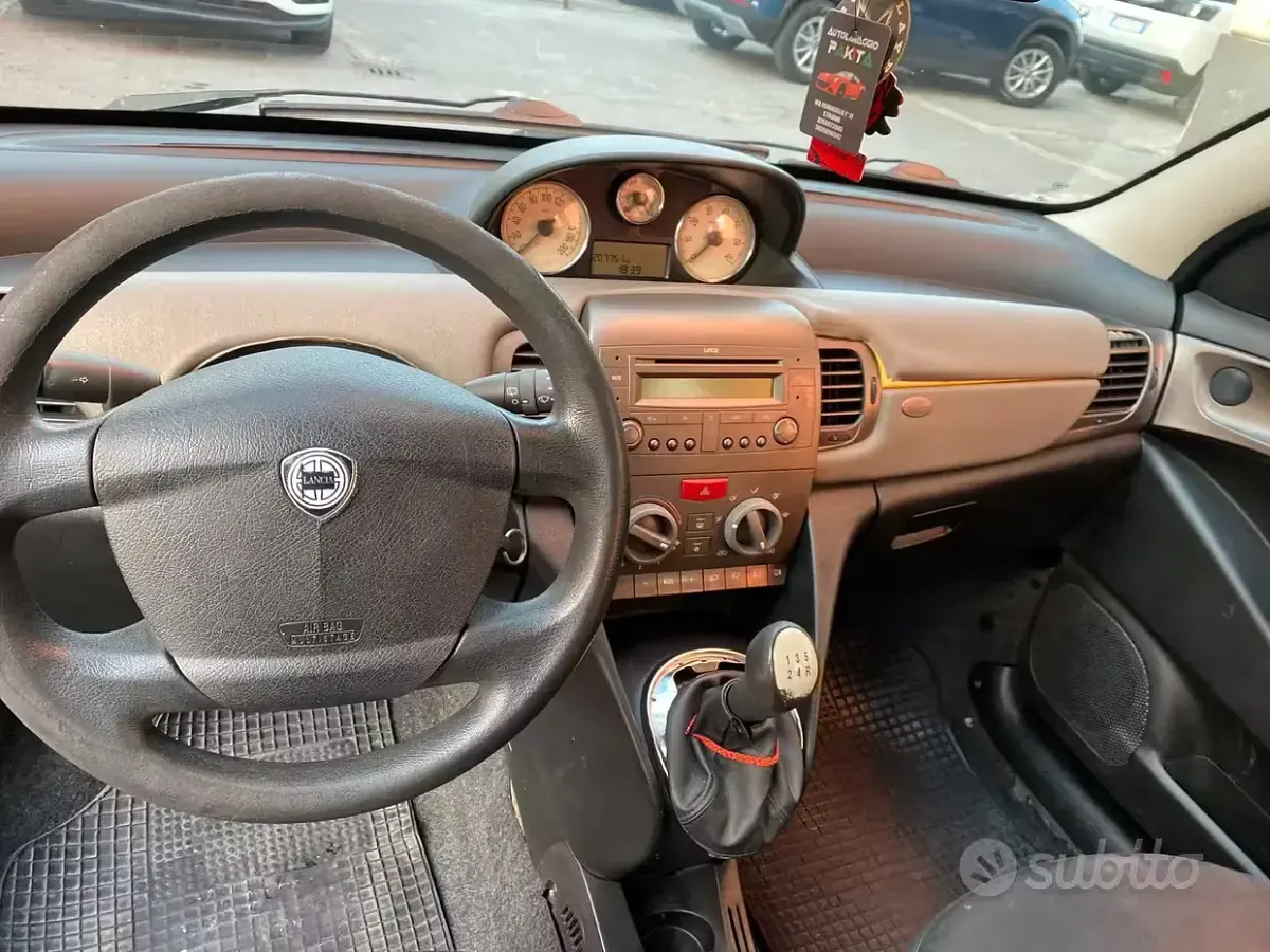 Usata Lancia Ypsilon 69 CV (50 kW) 2006 Nero Utilitaria