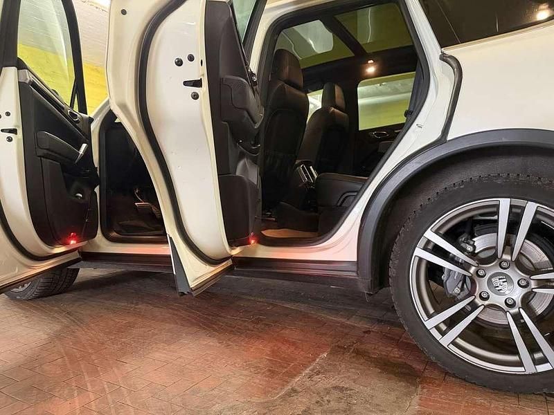 Usata Porsche Cayenne 245 CV (180 kW) 2012 Bianco SUV