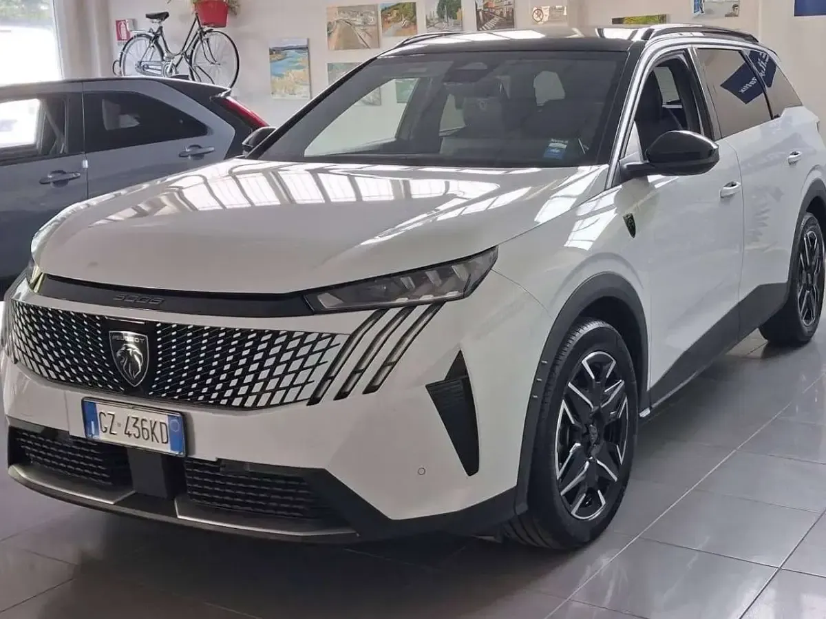 Usata Peugeot 5008 GTi 145 CV (106 kW) 2025 Bianco perla SUV