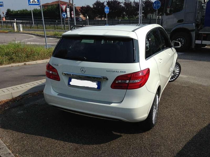 Usata Mercedes B200 Premium 156 CV (114 kW) 2014 Bianco Utilitaria