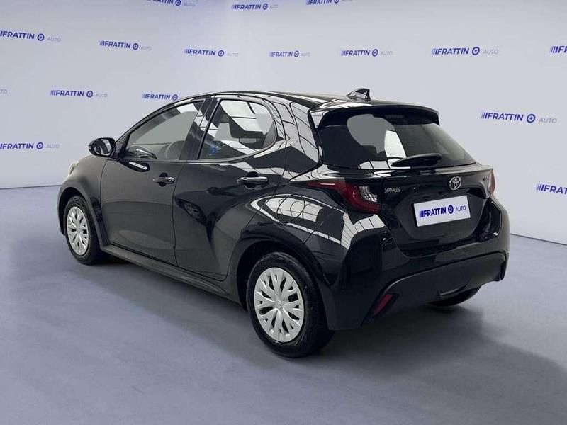 Usata Toyota Yaris Hybrid Active 172 CV (126 kW) 2023 Argento Utilitaria
