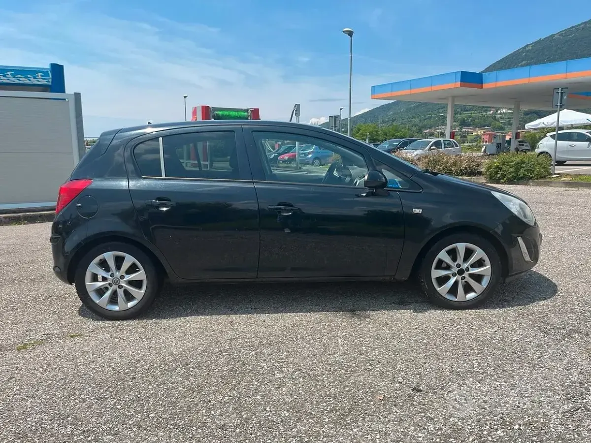 Usata Opel Corsa 86 CV (63 kW) 2013 Nero Utilitaria