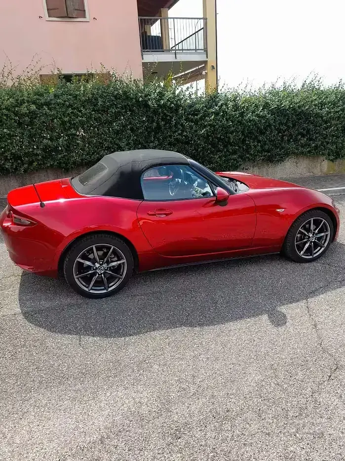 Usata Mazda MX5 160 CV (117 kW) 2018 Rosso Cabrio