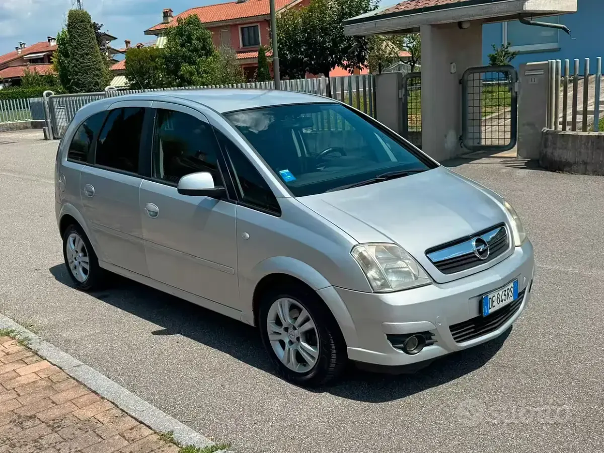 Usata Opel Meriva 90 CV (66 kW) 2006 Grigio Monovolume