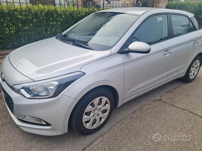 Usata Hyundai i20 100 CV (73 kW) 2018 Grigio Utilitaria
