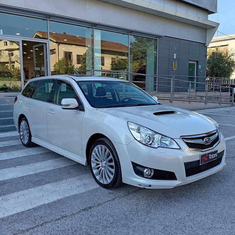 Usata Subaru Legacy Sport 150 CV (110 kW) 2010 Bianco Station wagon