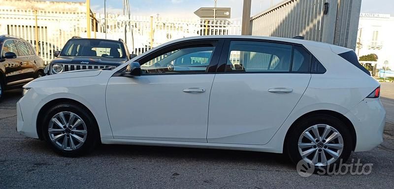 Usata Opel Astra Edition 130 CV (95 kW) 2023 Bianco Berlina