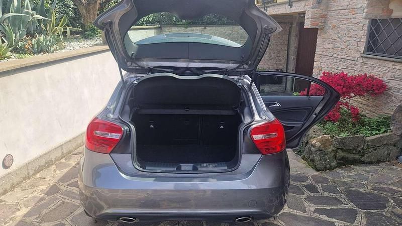 Usata Mercedes A180 109 CV (80 kW) 2015 Grigio Berlina