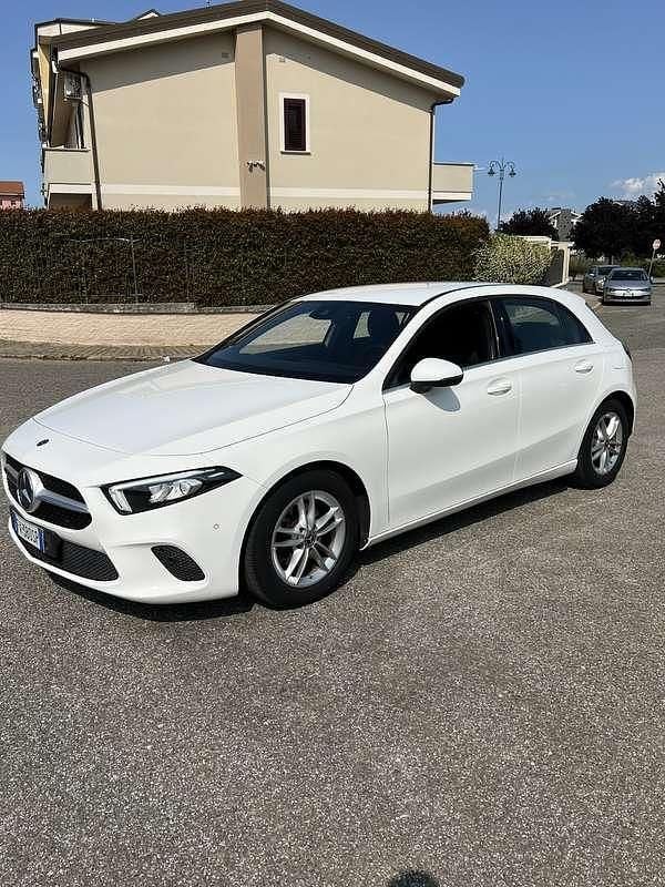 Usata Mercedes A180 Business 116 CV (85 kW) 2019 Bianco Berlina