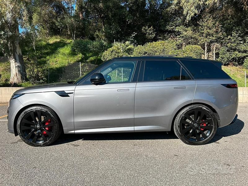 Usata Land Rover Range Rover 300 CV (220 kW) 2024 Grigio SUV