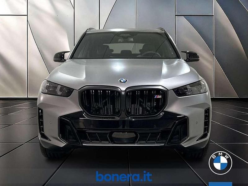Nuova BMW X5 M M Sport 530 CV (389 kW) 2026 Frozen pure grey metallizzato SUV