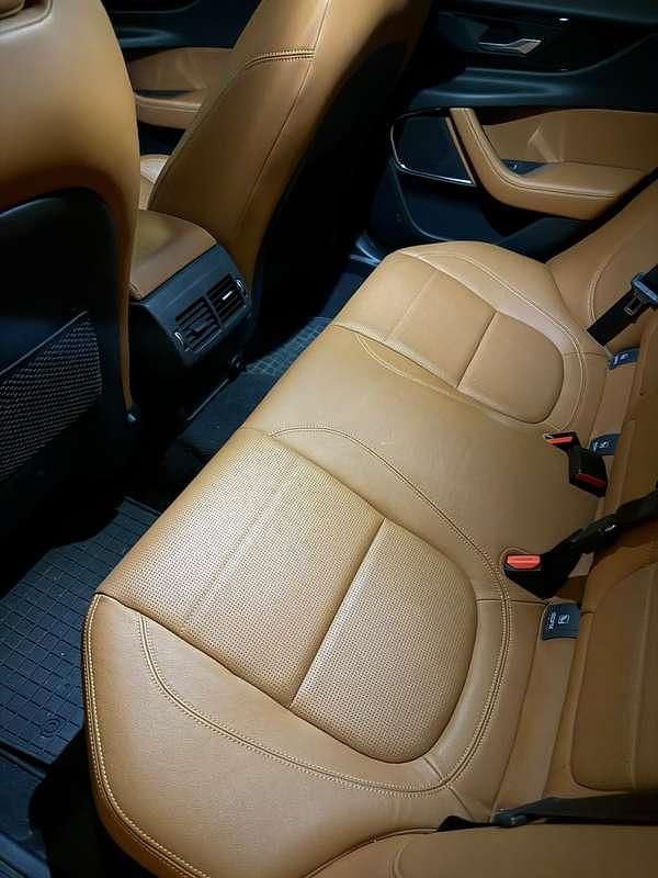 Usata Jaguar XE R-Dynamic 179 CV (131 kW) 2020 Nero Berlina