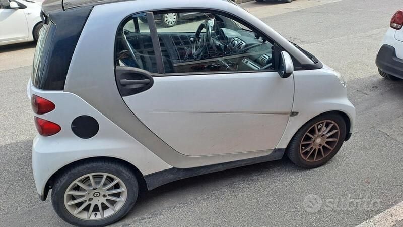 Usata 2007 Smart ForTwo Coupé Utilitaria | 3700 € (Ottimo prezzo) - Immagine 1/4