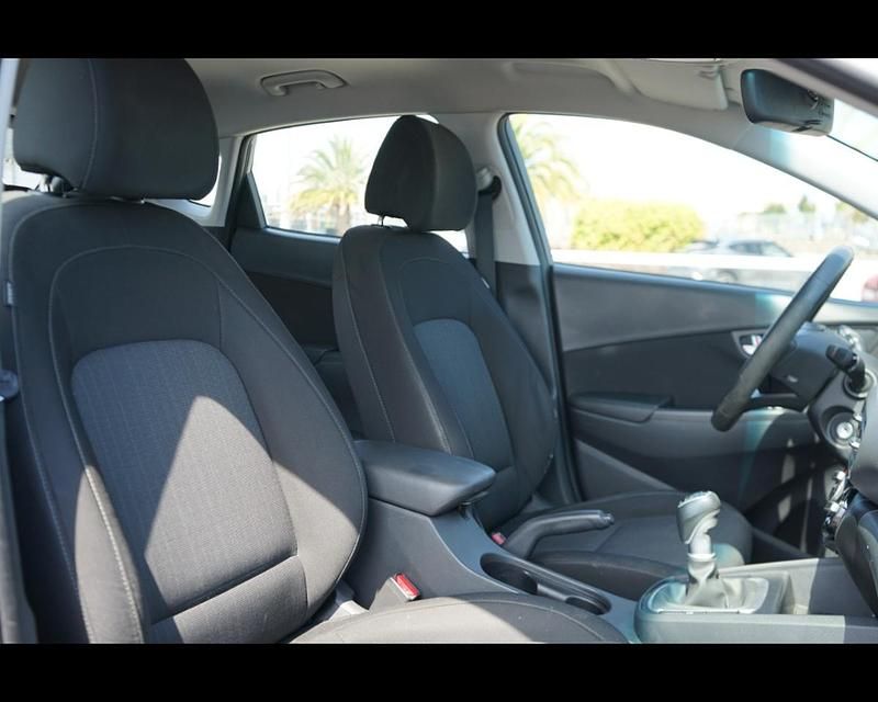 Usata Hyundai Kona 120 CV (88 kW) 2023 Grigio met SUV