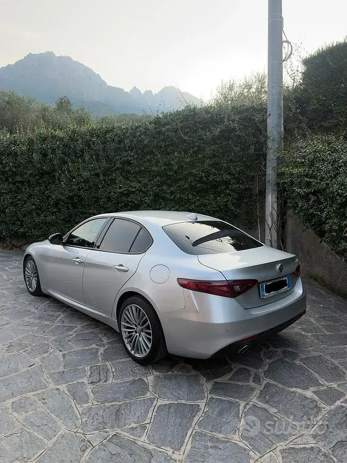 Usata Alfa Romeo Giulia Super 150 CV (110 kW) 2017 Grigio Berlina