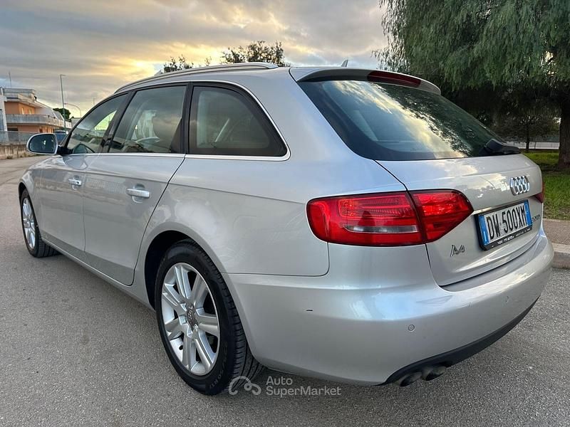 Usado Audi A4 170 CV (125 kW) 2010 Plateado Familiar