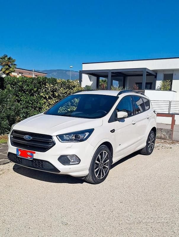 Usata Ford Kuga ST-Line 150 CV (110 kW) 2018 Bianco SUV