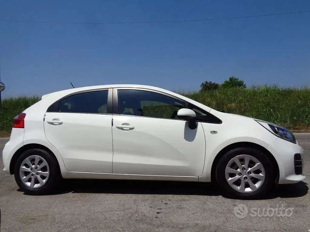 Usata Kia Rio 75 CV (55 kW) 2017 Bianco Berlina