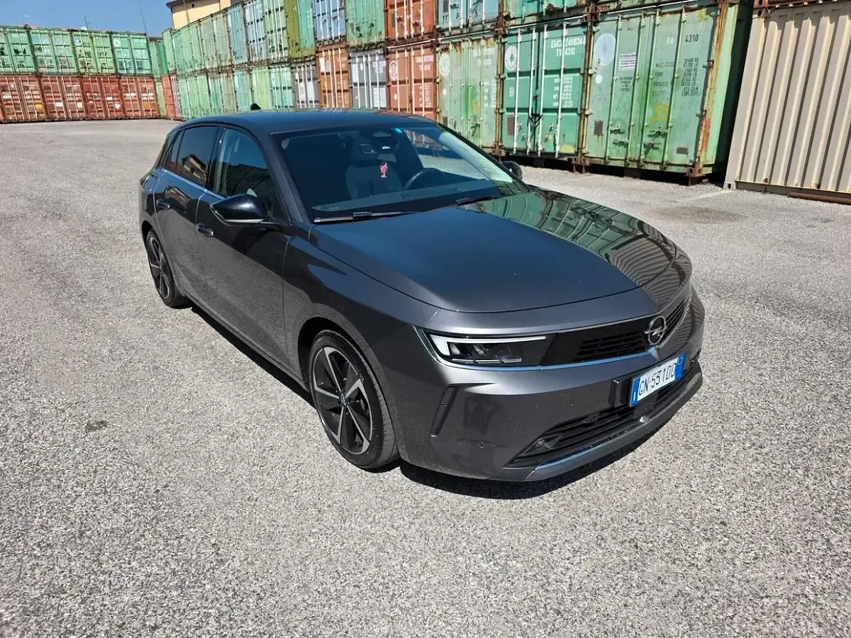 Usata Opel Astra Edition 131 CV (96 kW) 2023 Grigio Utilitaria