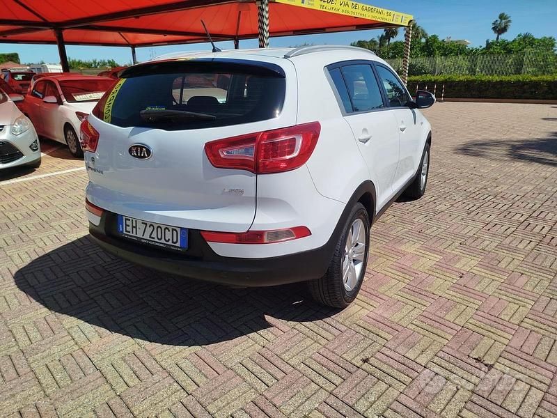 Bianco Usata 2011 Kia Sportage SUV | 8250 € (Buon prezzo) - Immagine 1/4