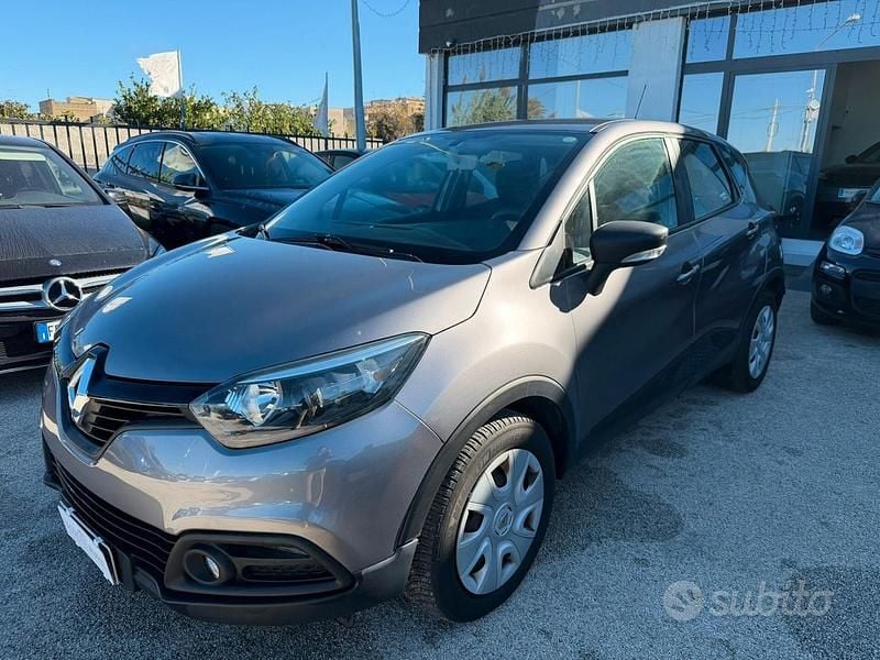 Grigio Usata 2014 Renault Captur SUV | 9990 € (Buon prezzo) - Immagine 1/4
