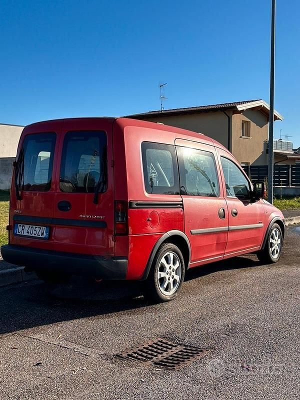 Usata Opel Combo 73 CV (53 kW) 2004 Rosso Monovolume