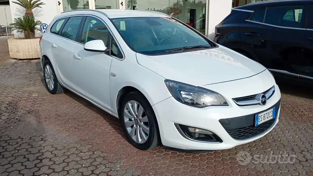 Usata Opel Astra Cosmo 110 CV (80 kW) 2013 Bianco Station wagon