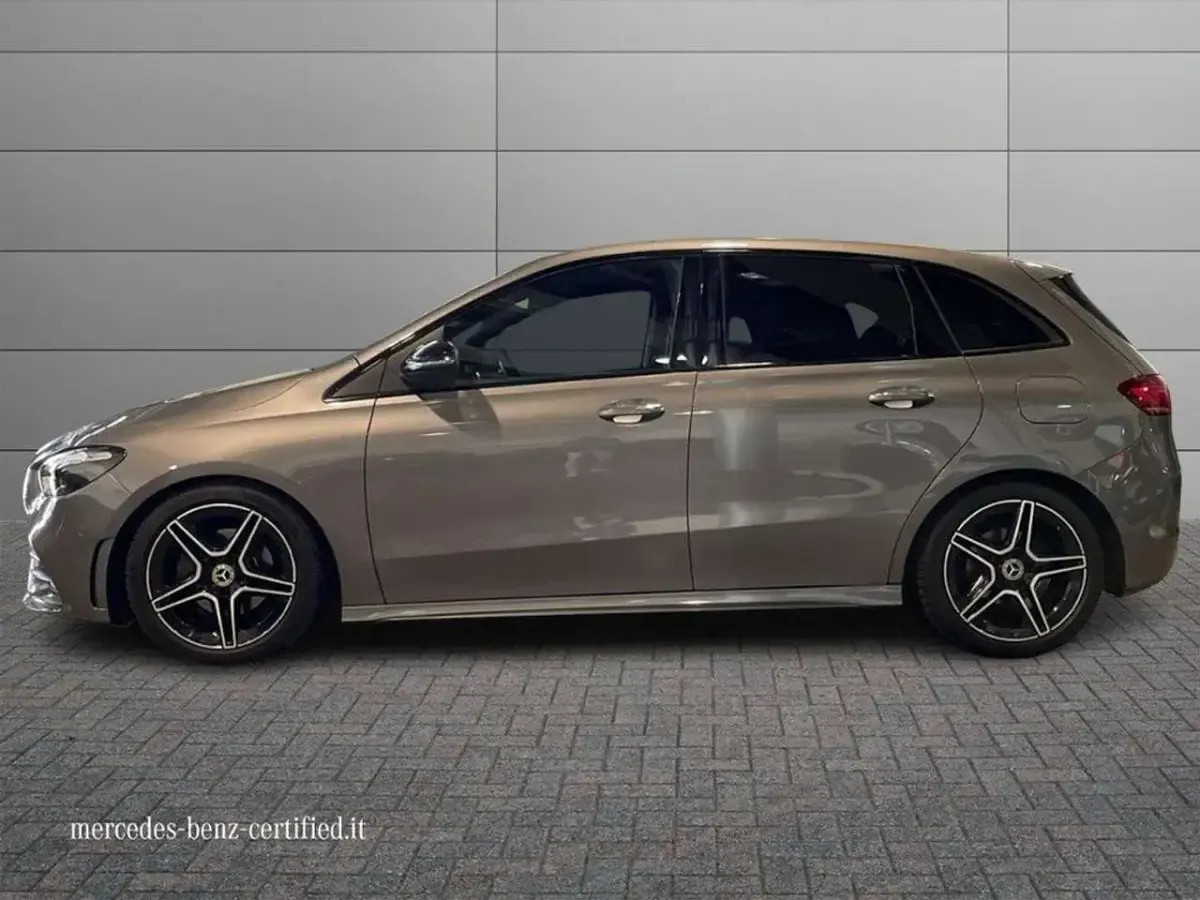 Usata Mercedes B180 Advanced Plus 116 CV (85 kW) 2024 Grigio montagna Utilitaria