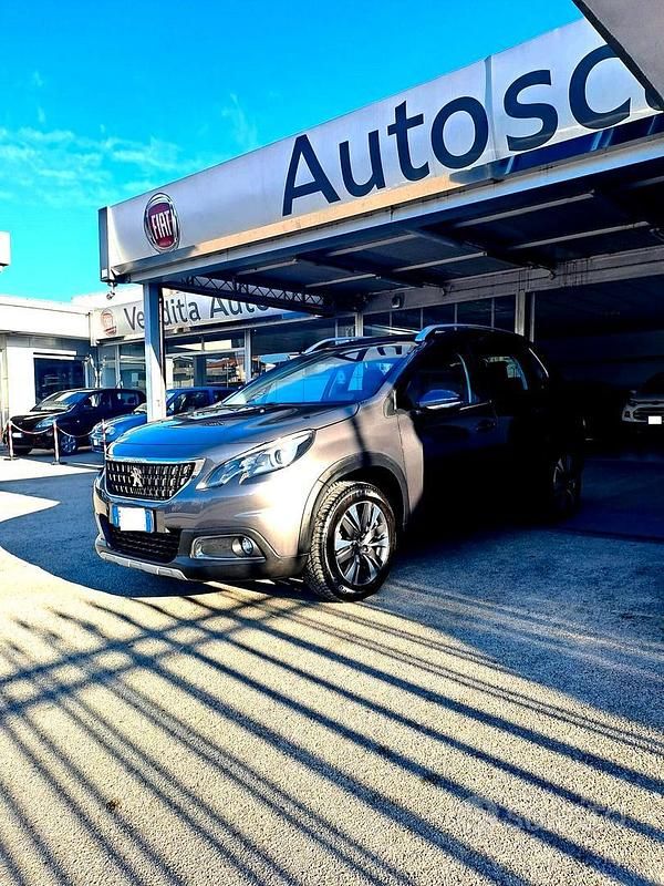Usata Peugeot 2008 Allure 102 CV (75 kW) 2019 Grigio SUV