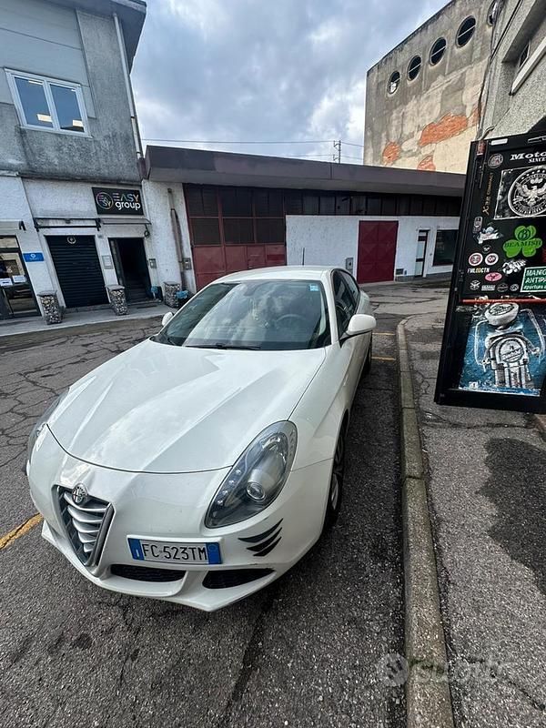 Usata Alfa Romeo Giulietta Distinctive 120 CV (88 kW) 2016 Bianco Berlina