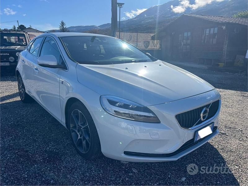 Usata Volvo V40 Business Edition 119 CV (87 kW) 2016 Bianco Berlina