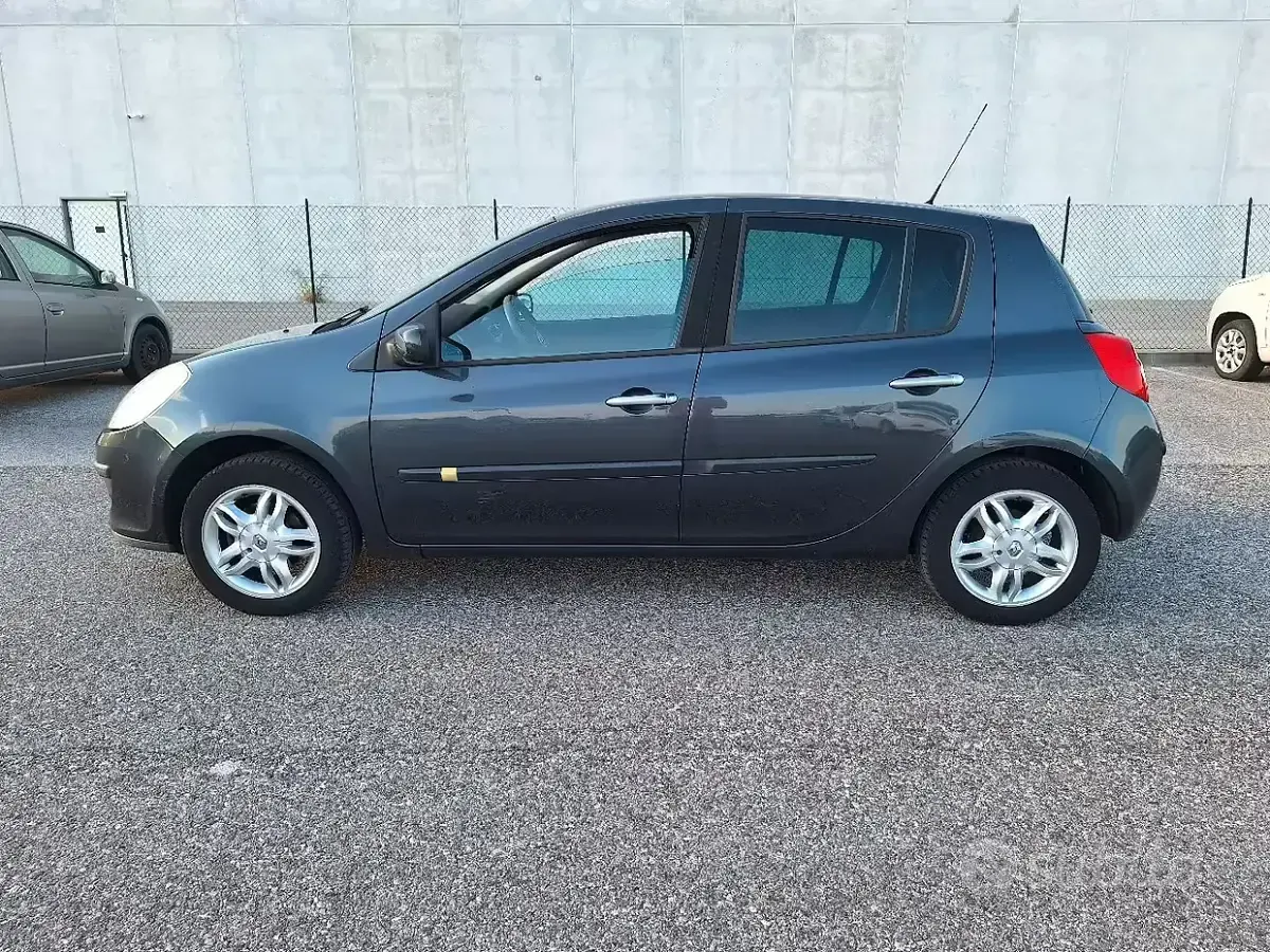 Usata Renault Clio II 75 CV (55 kW) 2008 Berlina