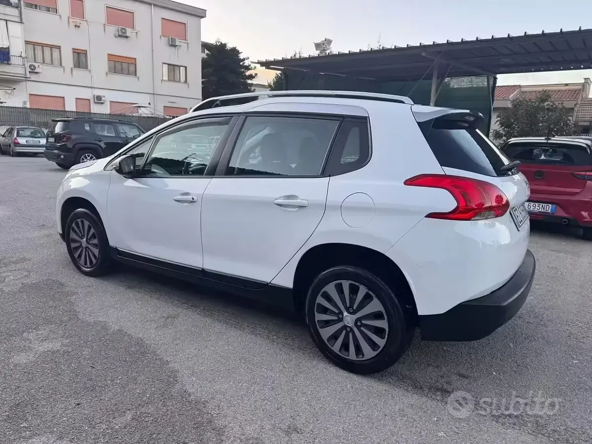 Usata Peugeot 2008 Allure 99 CV (72 kW) 2015 Bianco SUV