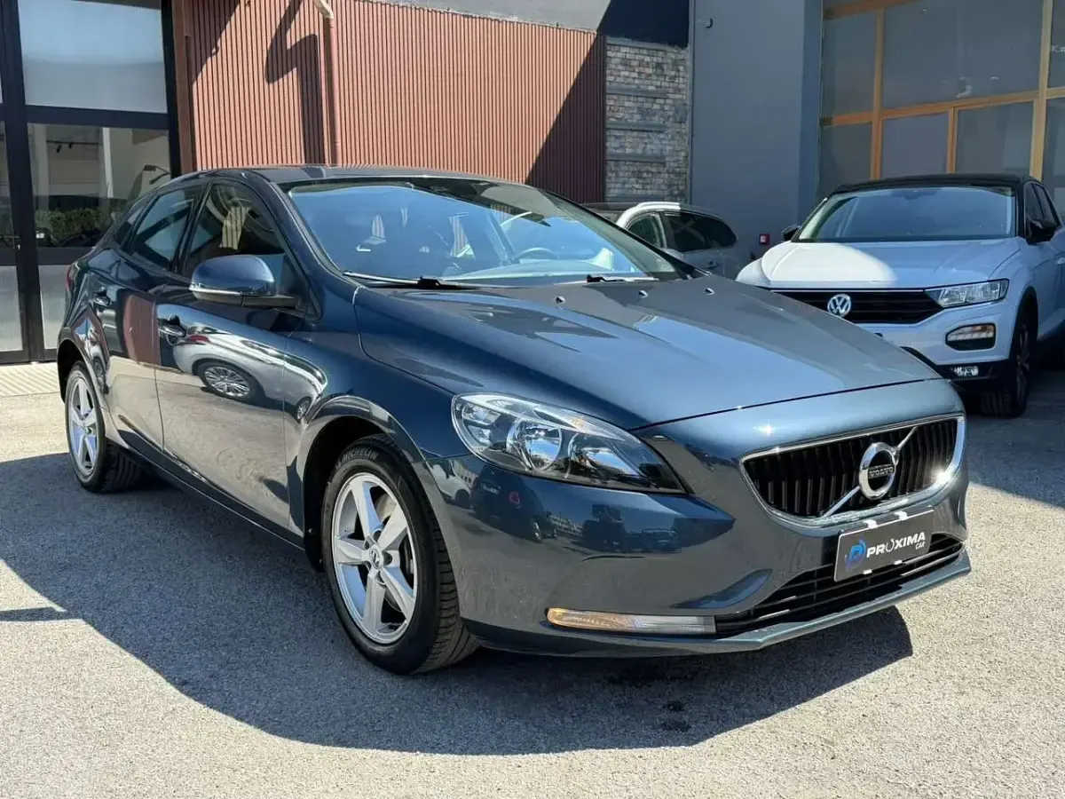 Usata Volvo V40 R-Design 120 CV (88 kW) 2017 Grigio Berlina