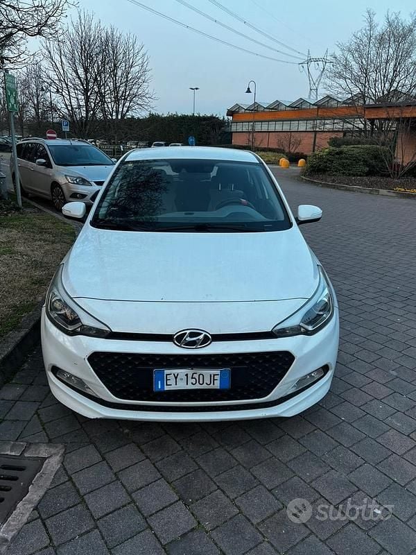 Usata Hyundai i20 84 CV (61 kW) 2014 Bianco Utilitaria