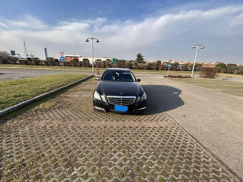 Usata Mercedes E200 Avantgarde 136 CV (100 kW) 2013 Nero Station wagon